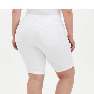 🤍🥰TORRID Distressed Summer shorts🥰🤍